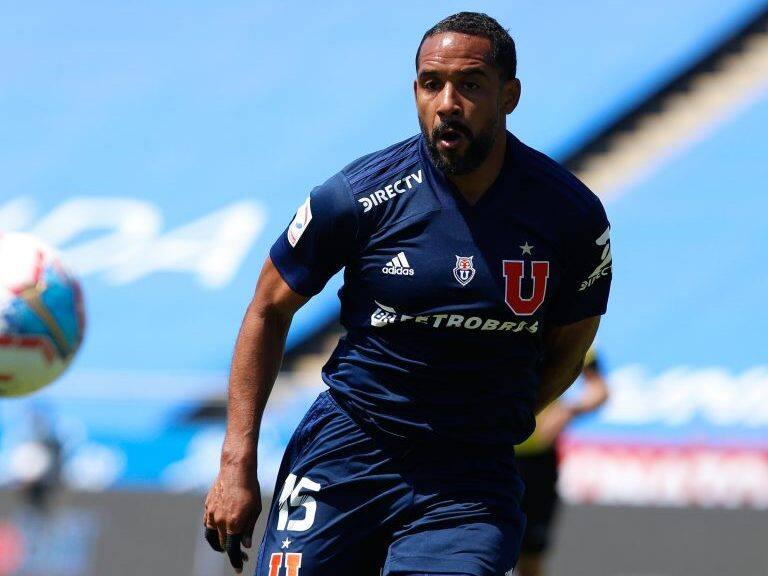 4 de Octubre del 2020/SANTIAGOJean Beausejour(c),durante el partido valido por la Decimotercera fecha del Campeonato Nacional AFP PlanVital 2020, entre Universidad Católica vs Universidad de Chile, disputado en el Estadio San Carlos de Apoquindo.
FOTO:FRANCISCO LONGA/AGENCIAUNO