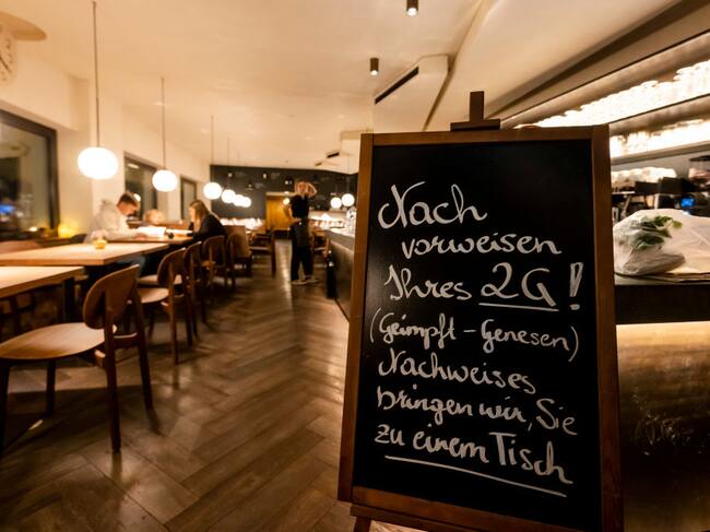 Café en Austria avisa de las restricciones para permitir el ingreso de pacientes