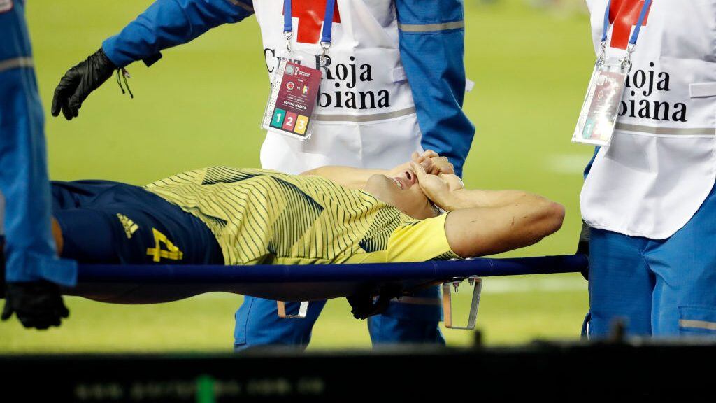 BARRANQUILLA, COLOMBIA - OCTOBER 09: Santiago Arias of Colombia leaves the pitch in a stretcher during a match between Colombia and Venezuela as part of South American Qualifiers for Qatar 2022 at Estadio Metropolitano on October 09, 2020 in Barranquilla, Colombia. (Photo by Mauricio Dueñas-Pool/Getty Images)