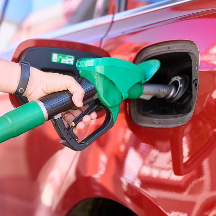 Ante nueva alza de bencina: seis recomendaciones para usar menos combustible