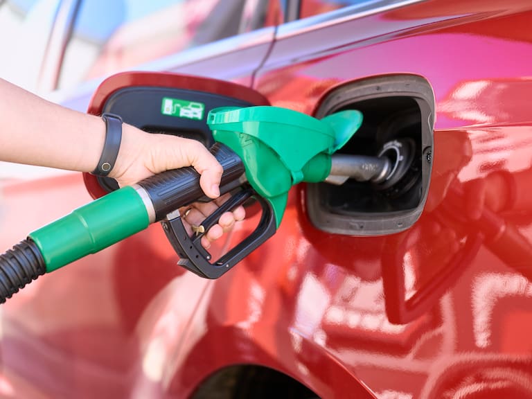 Ante nueva alza de bencina: seis recomendaciones para usar menos combustible