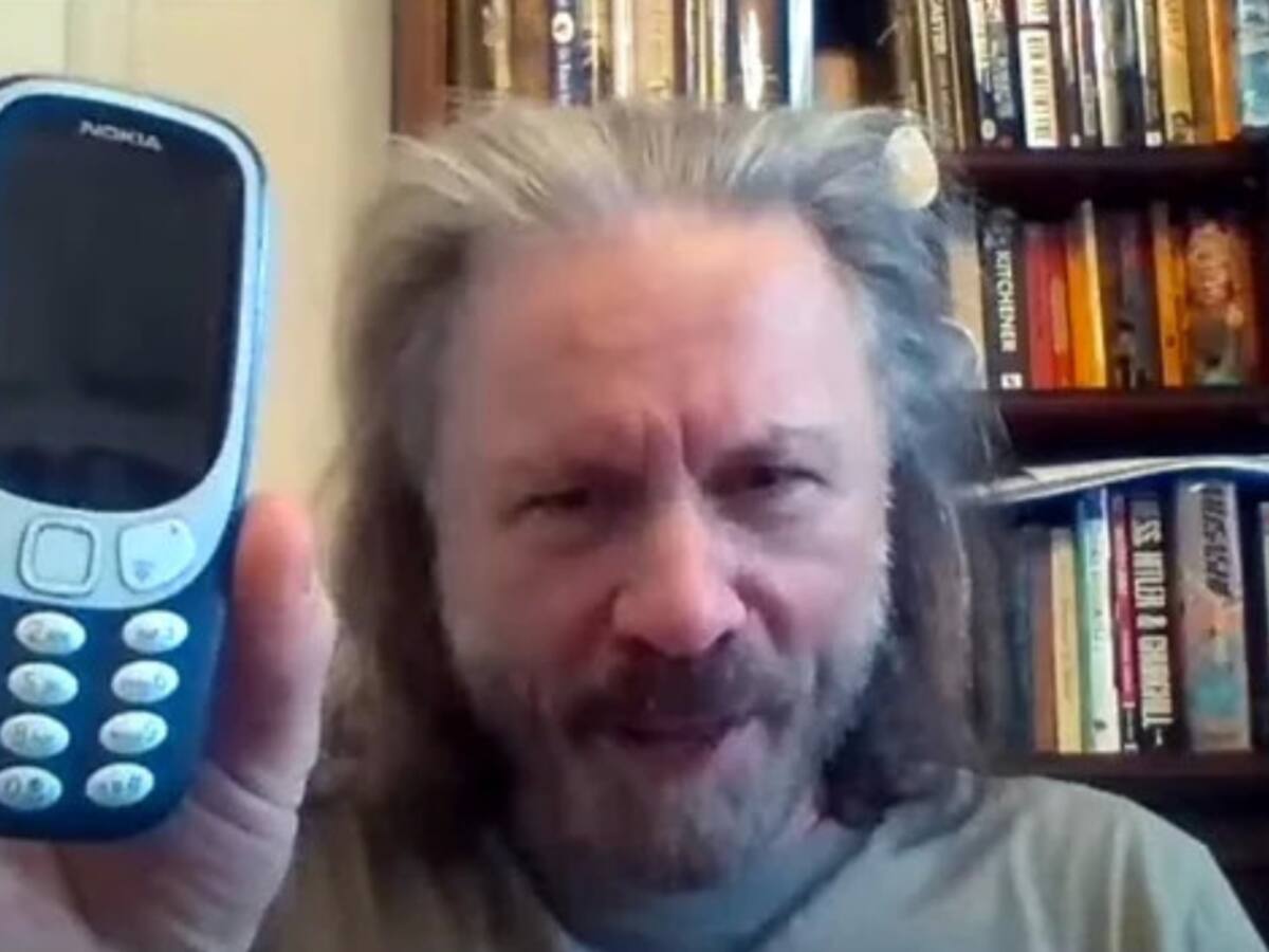 «Ahora acabé con mi vida»: Bruce Dickinson anunció que se unió al team smartphone