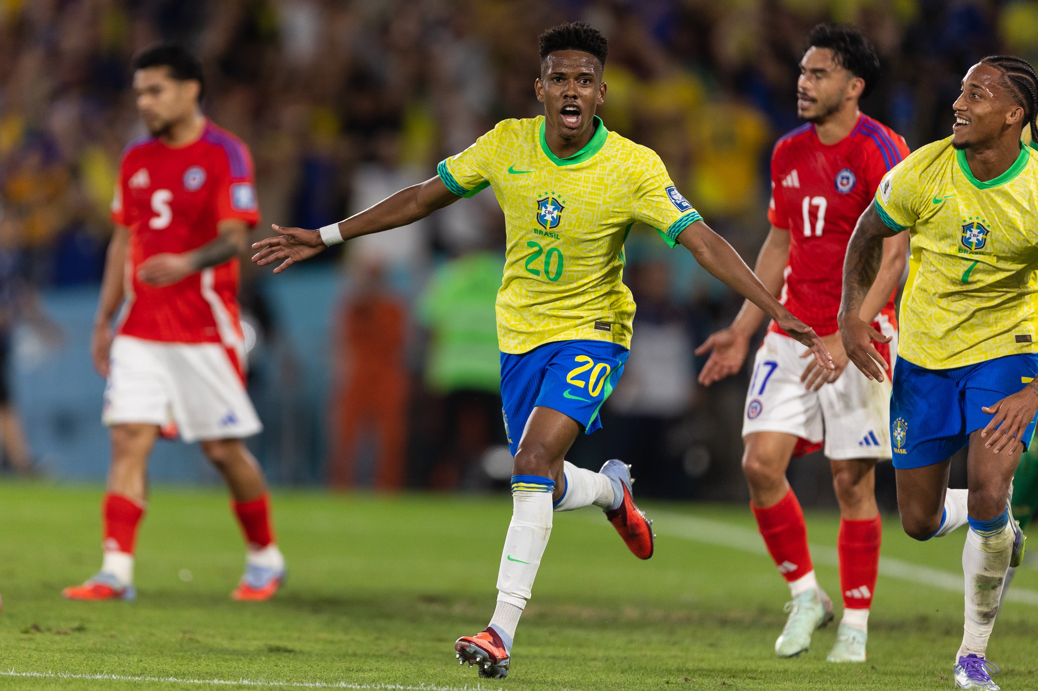 Estevao tras anotarle un gol a Chile en las Eliminatorias al Mundial 2026 / Getty Images