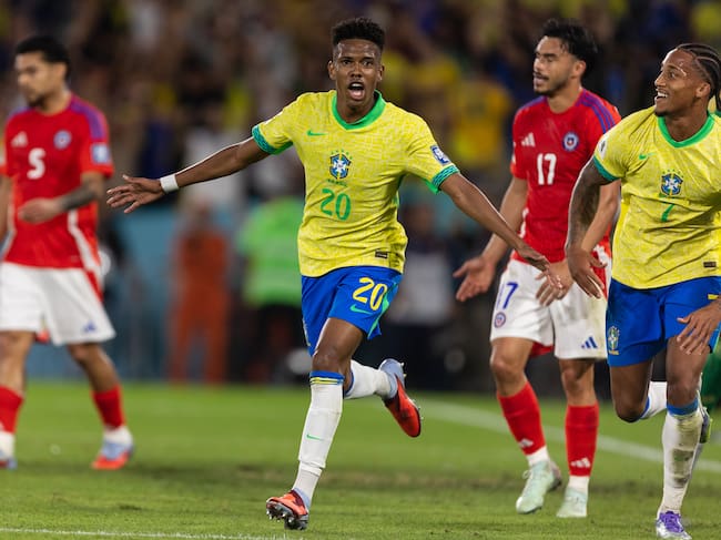 Estevao tras anotarle un gol a Chile en las Eliminatorias al Mundial 2026 / Getty Images