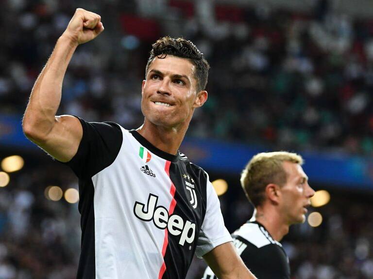 SINGAPORE, SINGAPORE - JULY 21: Cristiano Ronaldo of Juventus celebrates scoring his side&#039;s second goal during the International Champions Cup match between Juventus and Tottenham Hotspur at the Singapore National Stadium on July 21, 2019 in Singapore. (Photo by Thananuwat Srirasant/Getty Images)