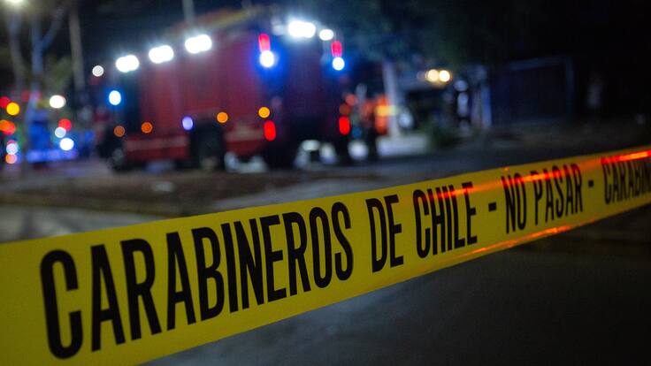 Choque entre bus RED y automóvil deja personas lesionadas en Santiago Centro: se registran cortes de tránsito en el sector