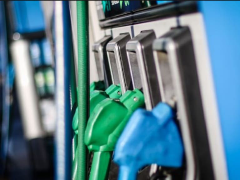 Después de semanas a la baja, ENAP anuncia nueva alza en el precio de las bencinas a contar de este jueves 8 de febrero