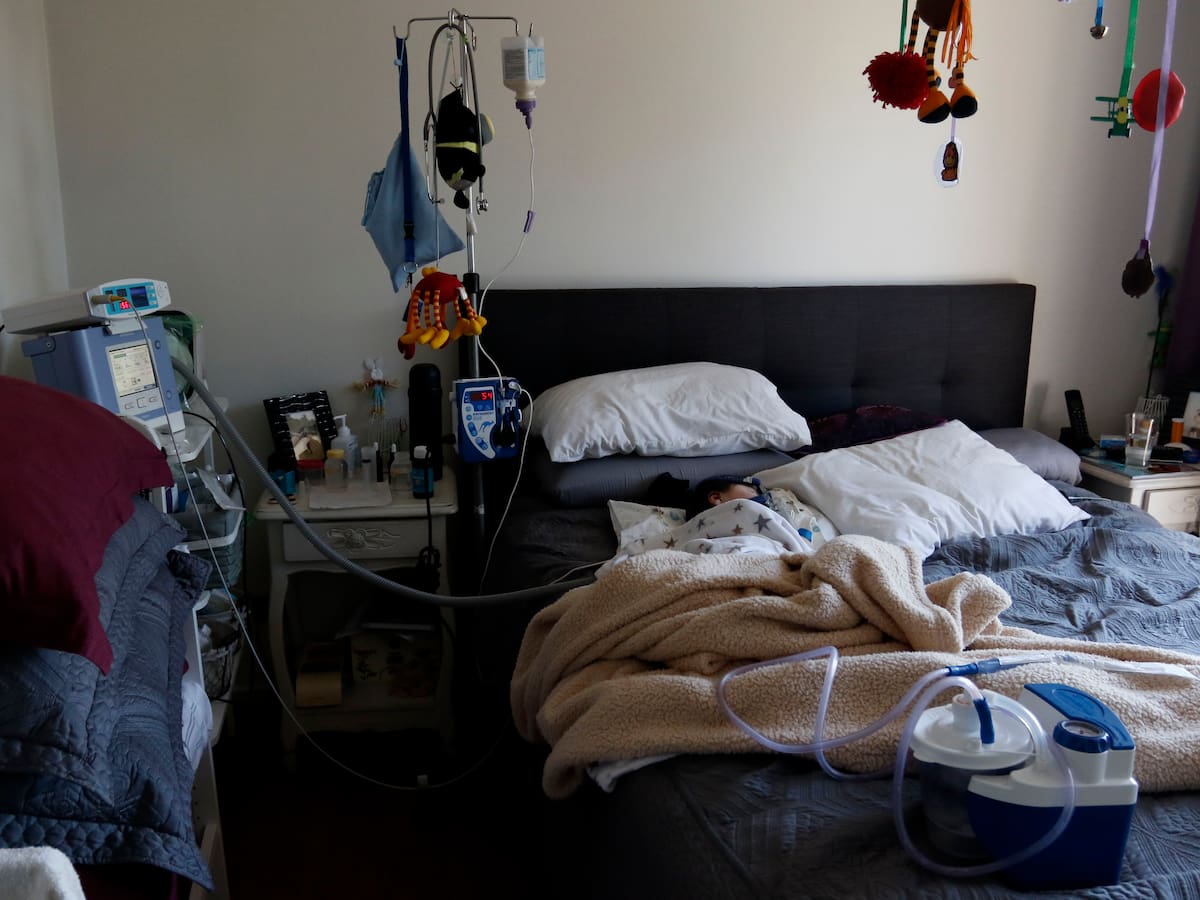 Más de 2.300 llamadas sin respuesta: SEC formula cargos a 12 eléctricas por no responder a pacientes electrodependientes durante el apagón del 25F
