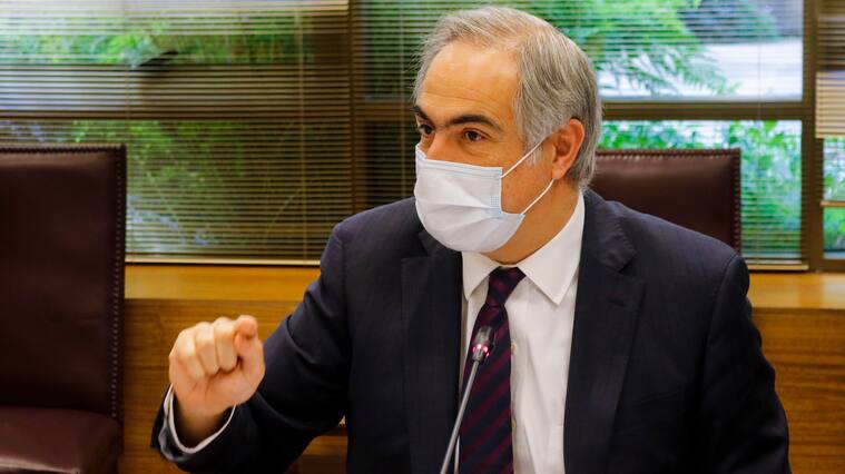 29 DE ABRIL DE 2020/VALPARAISOEl senador Francisco Chahuan, durante la sesiÛn de la ComisiÛn Mixta por el boletin que modifica el CÛdigo Sanitario para regular los medicamentos bioequivalentes genÈricos y evitar la integraciÛn vertical de laboratorios y farmacias.
FOTO: LEONARDO RUBILAR CHANDIA/AGENCIAUNO