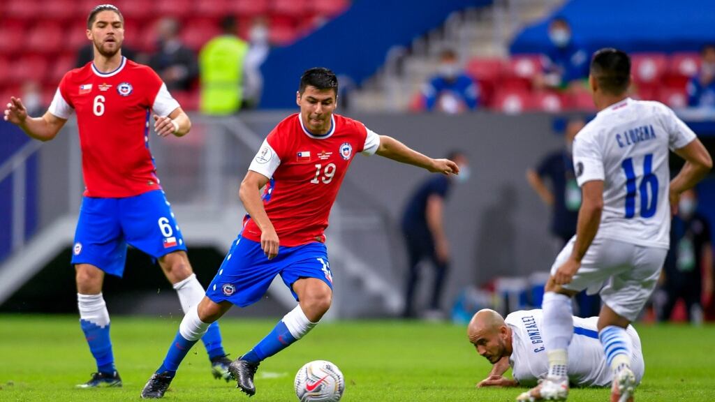Tomás Alarcón descarta la chance de dejar el fútbol español: "No tengo ganas ni oportunidad de volver a Chile"