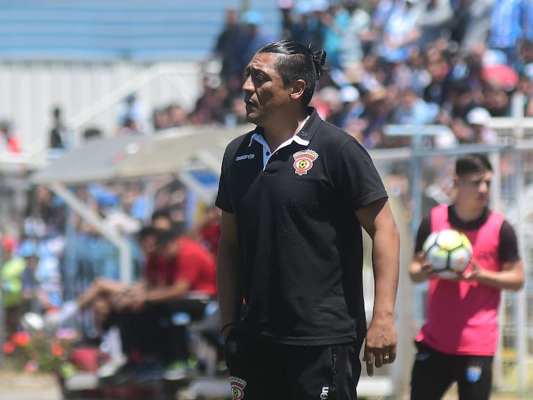 Técnico de Cobreloa Rodrigo Meléndez está envuelto en polémica por vínculo con página web de apuestas deportivas