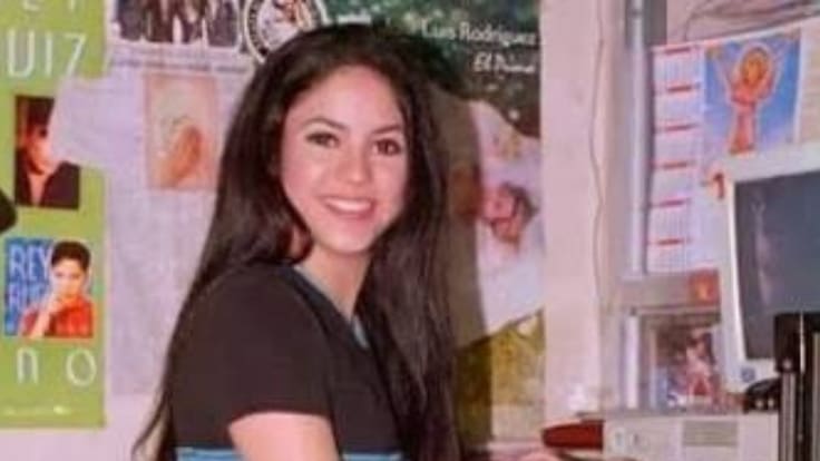 “Me da la impresión de que ya he visto esto”: Shakira sorprende a las redes al recrear icónica imagen tomada en 1997