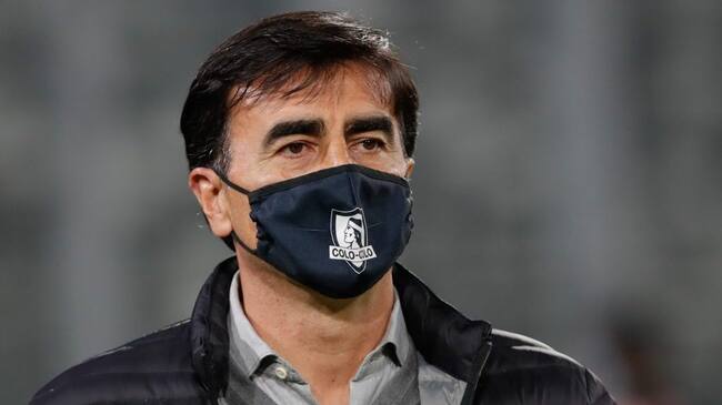 11 de Abril del 2021/SANTIAGOEl Director Tecnico de Colo Colo Gustavo Quinteros(c) ,durante el partido valido por la tercera fecha del Campeonato Nacional AFP PlanVital 2021, entre Colo Colo vs O'Higgins, disputado en el Estadio Monumental.
FOTO:FRANCISCO LONGA/AGENCIAUNO