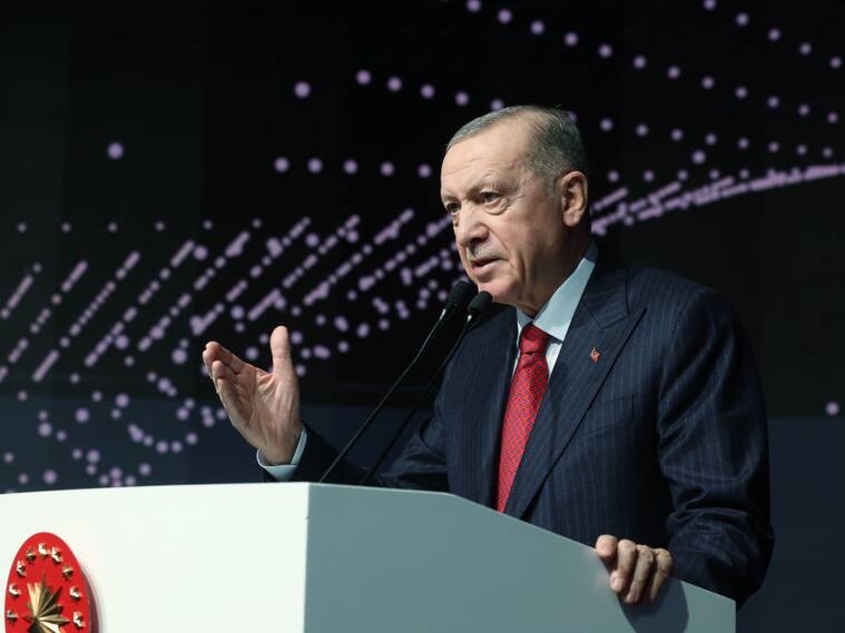 El presidente de Turquía, Recep Tayyip Erdogan, da un discurso en el Palacio Kempinski de la ciudad de Estambul.