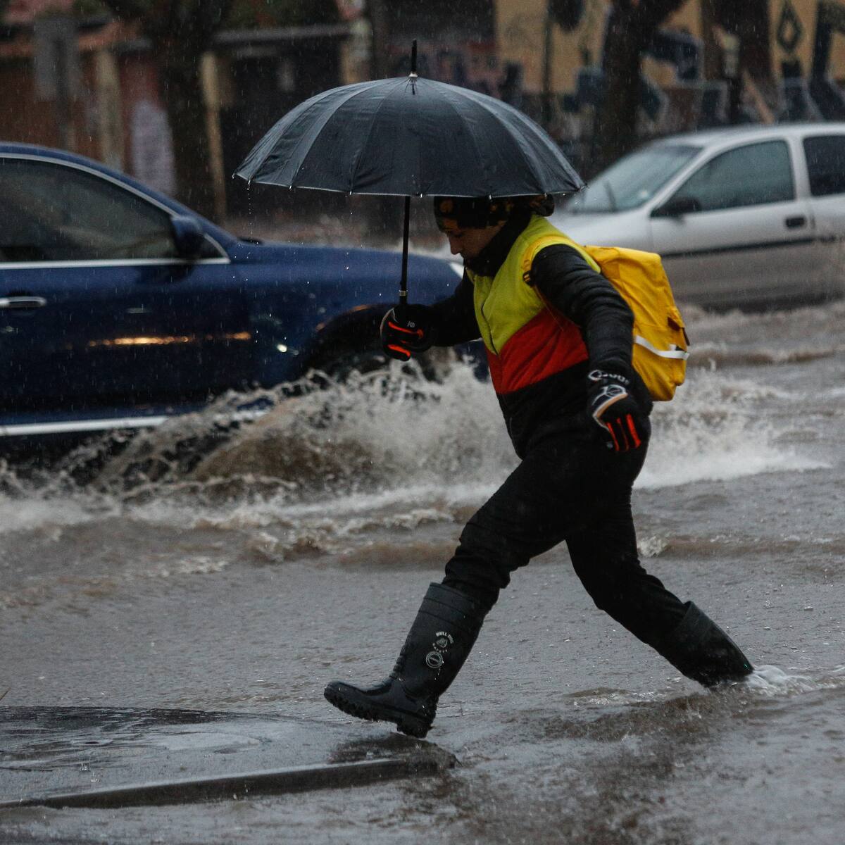 ¿A qué hora deja de llover en Santiago? Revisa el pronóstico del tiempo para hoy lunes