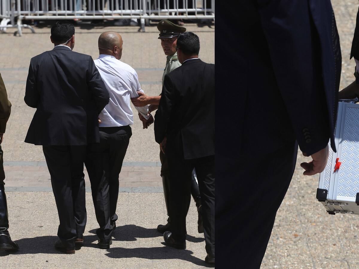 Carabineros revela qué tenía el maletín del hombre detenido tras saltar barreras de La Moneda durante homenaje a Sebastián Piñera