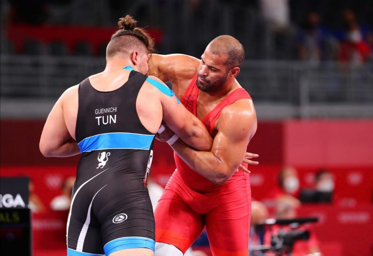 Yasmani Acosta avanzó a semifinales y disputará medallas en la lucha grecorromana de Tokio 2020