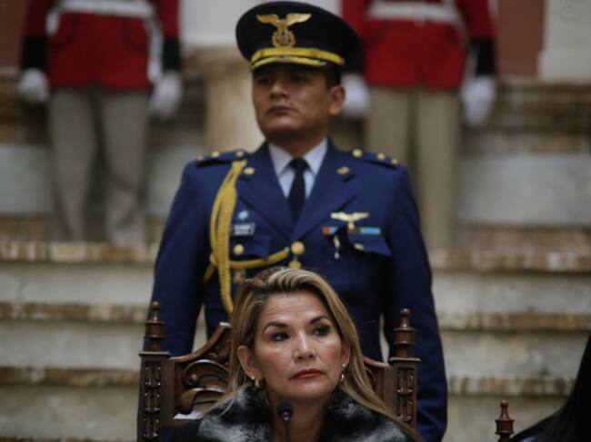 Áñez asume el régimen interino tres el golpe de estado de 2019 en Bolivia