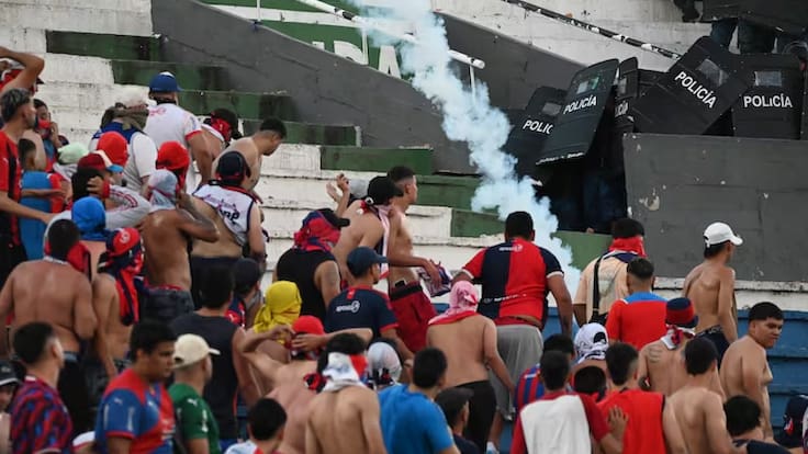 Suspenden el clásico de Paraguay entre Olimpia y Cerro Porteño por incidentes en las tribunas