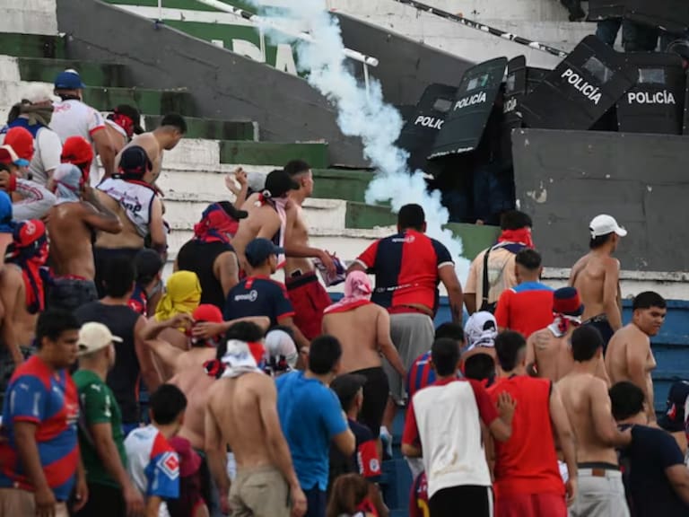 Suspenden el clásico de Paraguay entre Olimpia y Cerro Porteño por incidentes en las tribunas