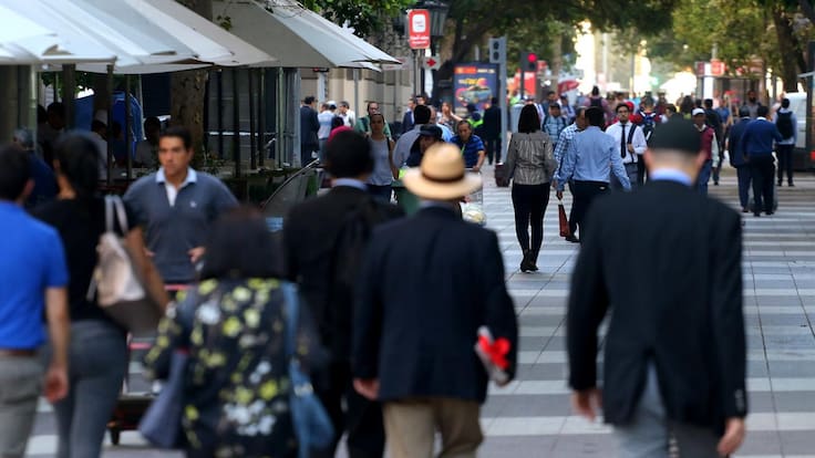 Estudio: Alza de la UF obliga a 8 de cada 10 chilenos a ajustar su presupuesto y priorizar tipos de consumo