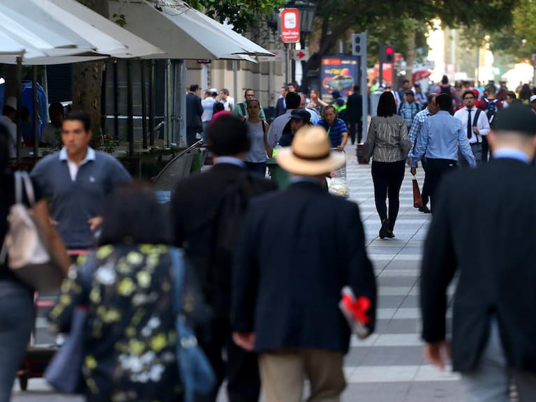 Estudio: Alza de la UF obliga a 8 de cada 10 chilenos a ajustar su presupuesto y priorizar tipos de consumo