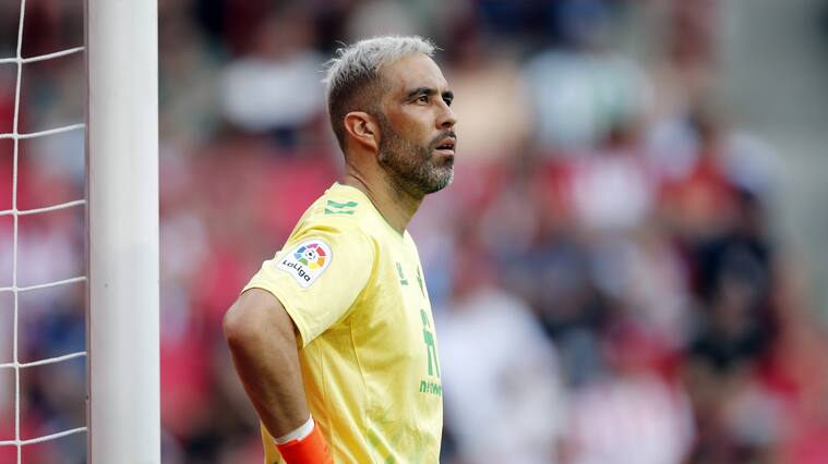 Claudio Bravo fue titular en derrota del Real Betis ante el PSV