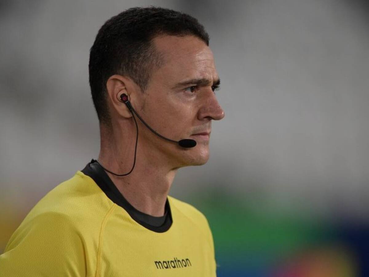 Wilmar Roldán fue designado para arbitrar el duelo entre Chile y Paraguay por la Copa América 2021