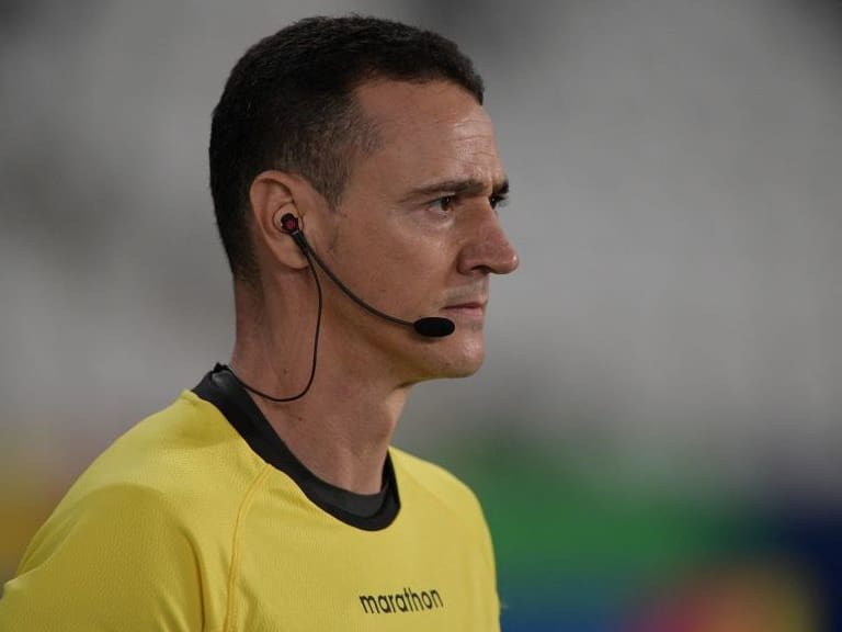 Wilmar Roldán fue designado para arbitrar el duelo entre Chile y Paraguay por la Copa América 2021