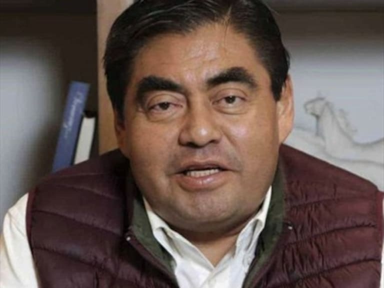 El gobernador mexicano Miguel Barbosa calificó de «castigo de dios» la muerte de adversaria política