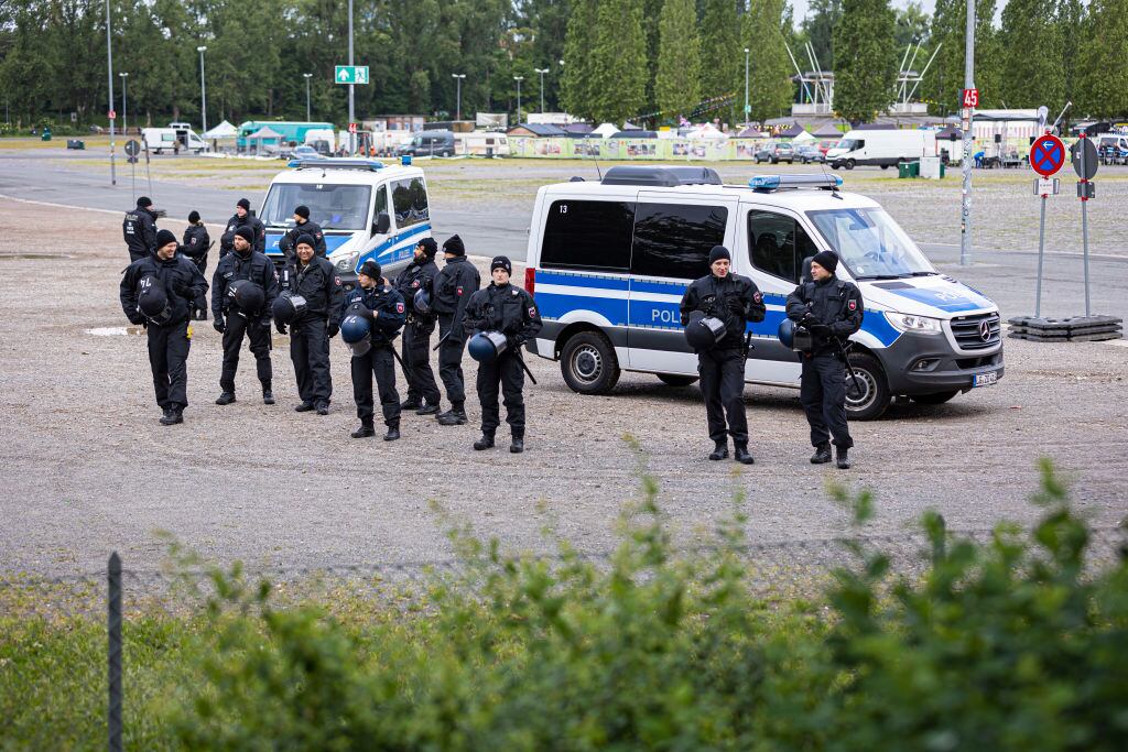 Policías de Alemania se preparan para una protesta de la ultraderecha