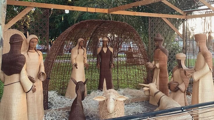 Pesebre de mimbre se roba las miradas en la celebración navideña de Chimbarongo