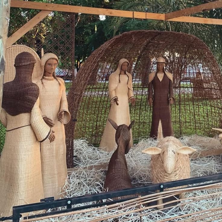 Pesebre de mimbre se roba las miradas en la celebración navideña de Chimbarongo