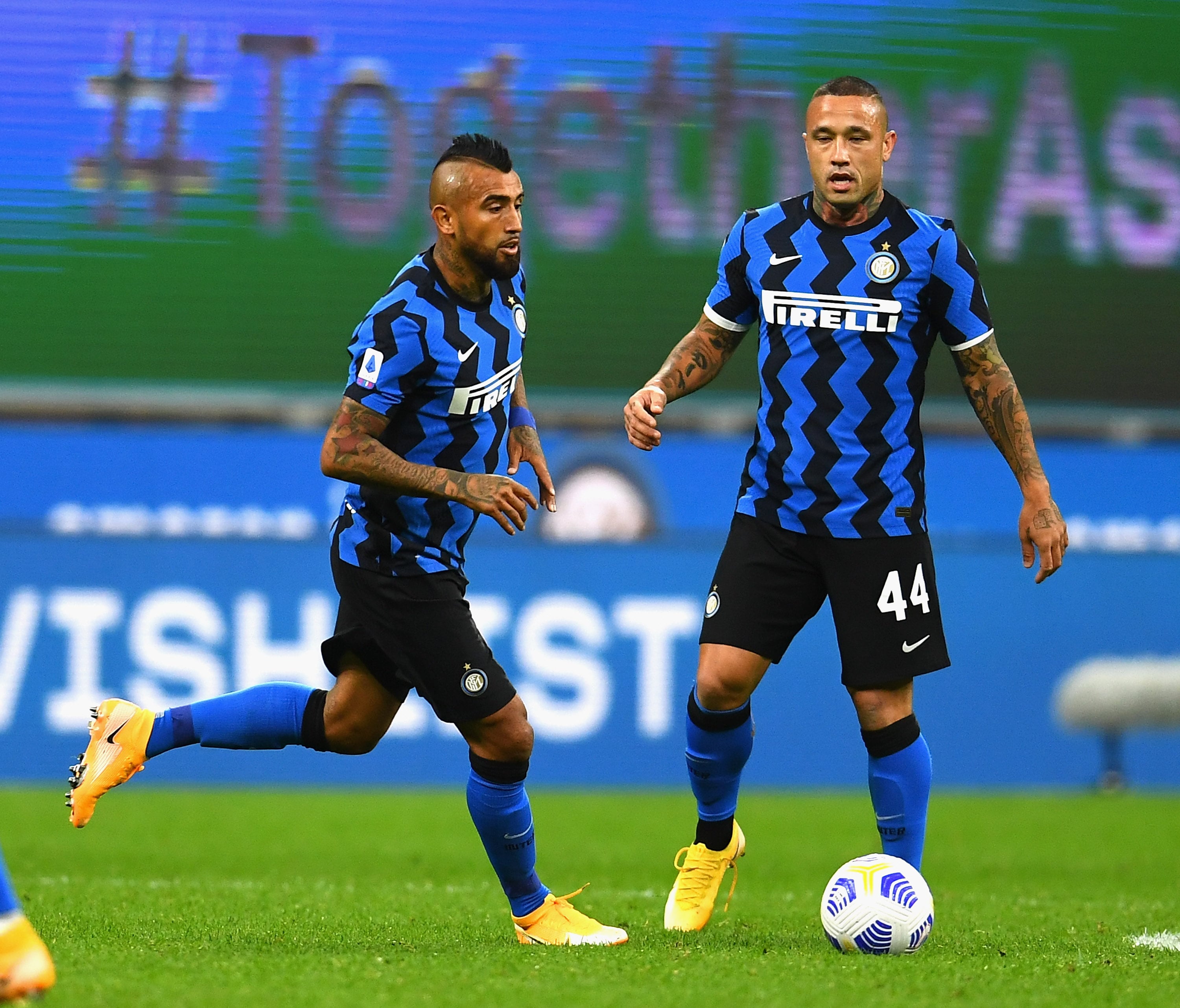 Arturo Vidal y Radja Nainggolan en el Inter. Foto: Getty Images