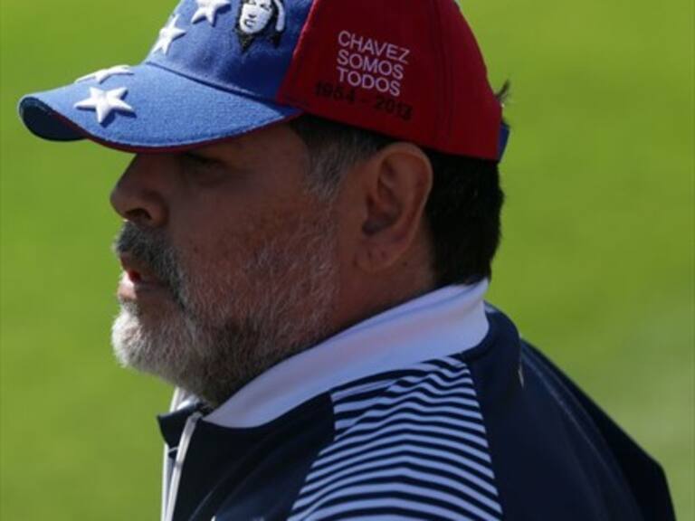 El tenso encontrón entre Diego Armando Maradona y Gastón Fernández en el clasico de La Plata