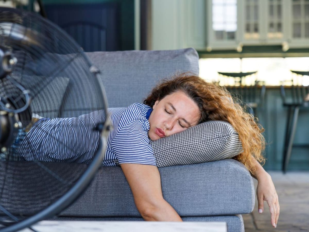 Olas de calor e insomnio: por qué las altas temperaturas dañan tu descanso y cómo solucionarlo