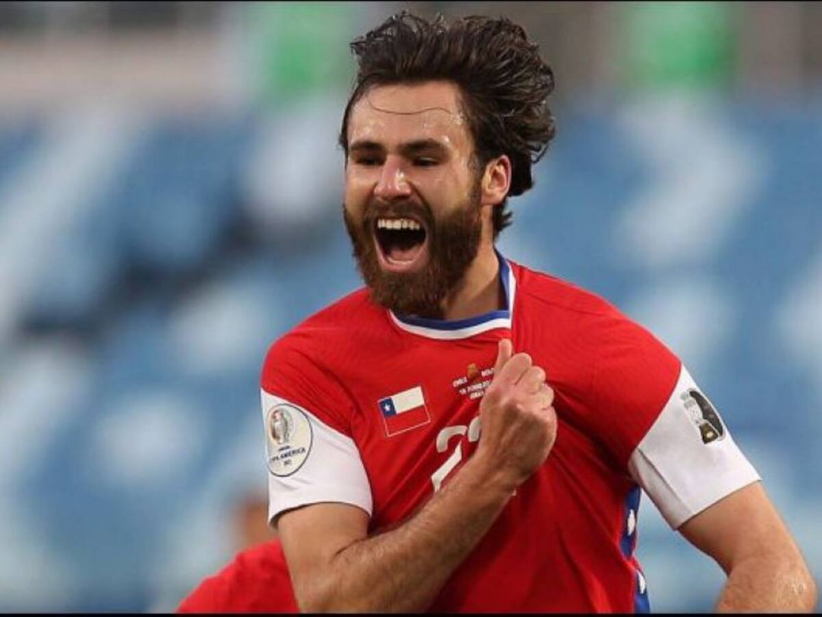 DT de Brereton en el Blackburn le hizo la cruz a que venga a jugar por la Roja: «Nosotros le pagamos el sueldo»