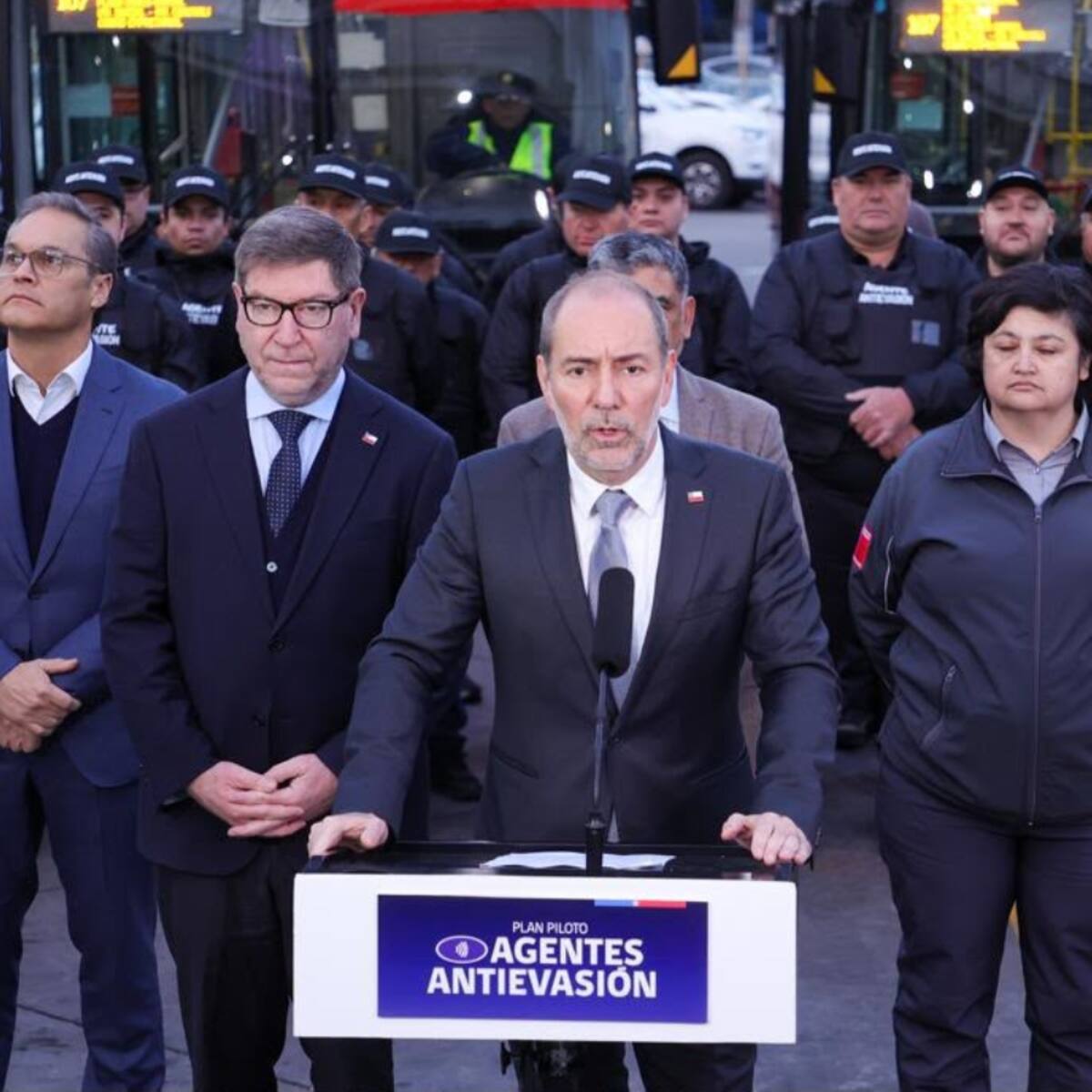 Gobierno lanza plan antievasión con 90 agentes en buses: ¿En qué consiste y qué recorrido abarcará?