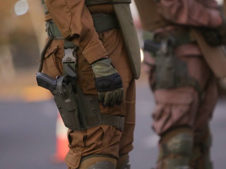 Viudas y madres de carabineros mártires solicitan aprobar esta semana la ley Naín-Retamal