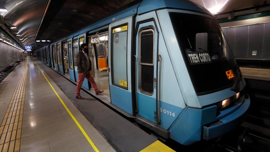 Metro de Santiago a Bajos de Mena
