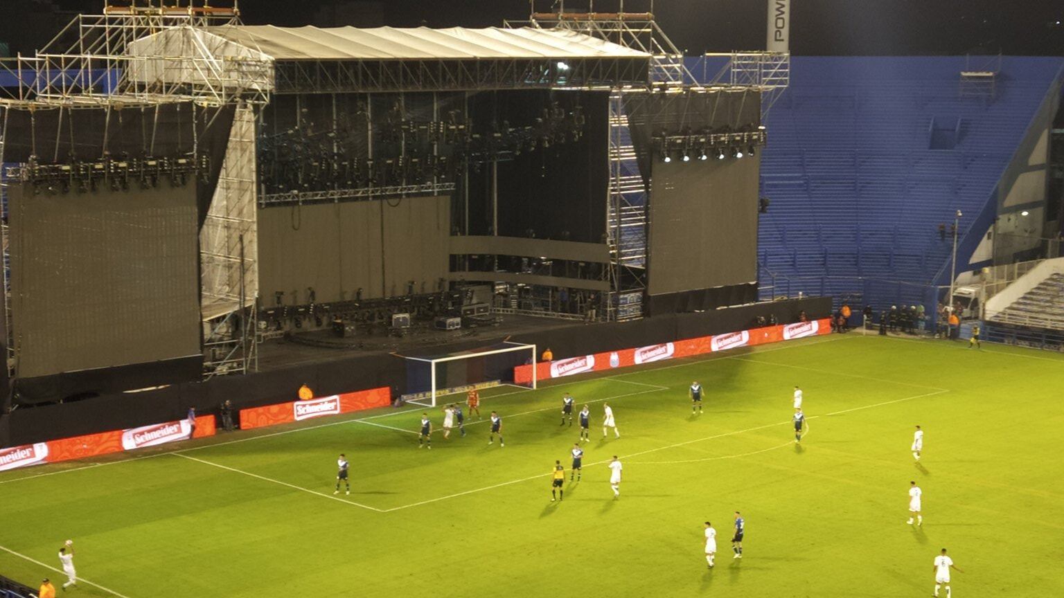 Liga argentina arremete contra Vélez por jugar de local con un escenario detrás del arco: "El club nunca solicitó autorización"