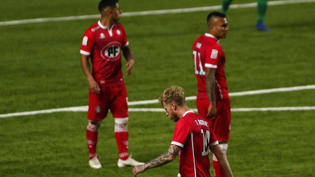12 DE SEPTIEMBRE DE 2020/LA CALERAJugadores de Union La Calera en lamento, durante el partido valido por el Campeonato Nacional AFP PlanVital 2020, entre Union La Calera y Colo Colo, diputado en el Estadio Nicolas Chahuan Nazar.
FOTO: LEONARDO RUBILAR CHANDIA/AGENCIAUNO