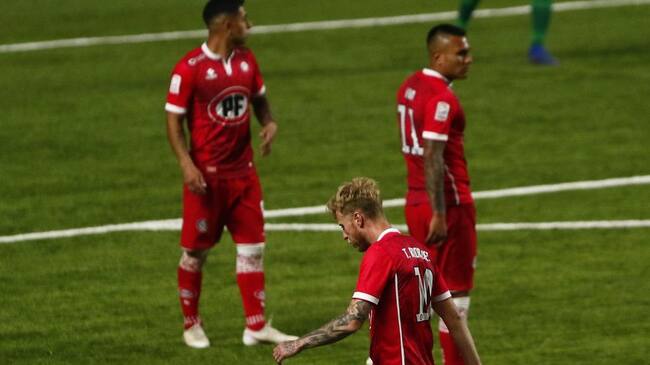 12 DE SEPTIEMBRE DE 2020/LA CALERAJugadores de Union La Calera en lamento, durante el partido valido por el Campeonato Nacional AFP PlanVital 2020, entre Union La Calera y Colo Colo, diputado en el Estadio Nicolas Chahuan Nazar.
FOTO: LEONARDO RUBILAR CHANDIA/AGENCIAUNO