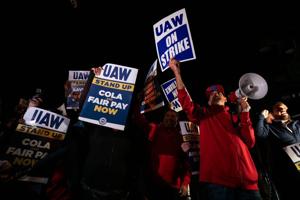 Trabajadores inician el paro en una planta de Ford en Michigan de EEUU
