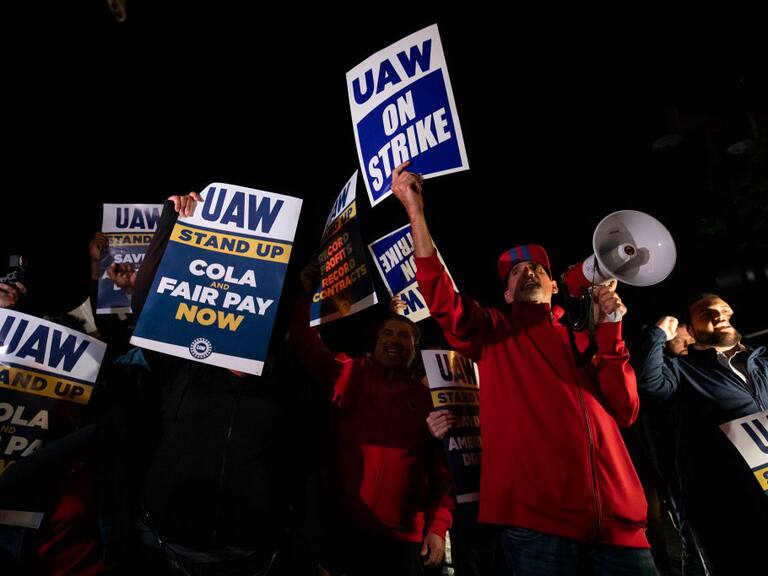 Trabajadores inician el paro en una planta de Ford en Michigan de EEUU