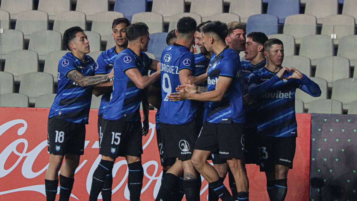 Huachipato suma un cuarto refuerzo: delantero descartado por Gustavo Quinteros llega a Talcahuano