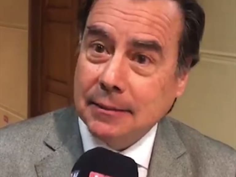 Diputado Urrutia: A ninguna persona se le debería permitir llegar a exponer en «manga de camisa»