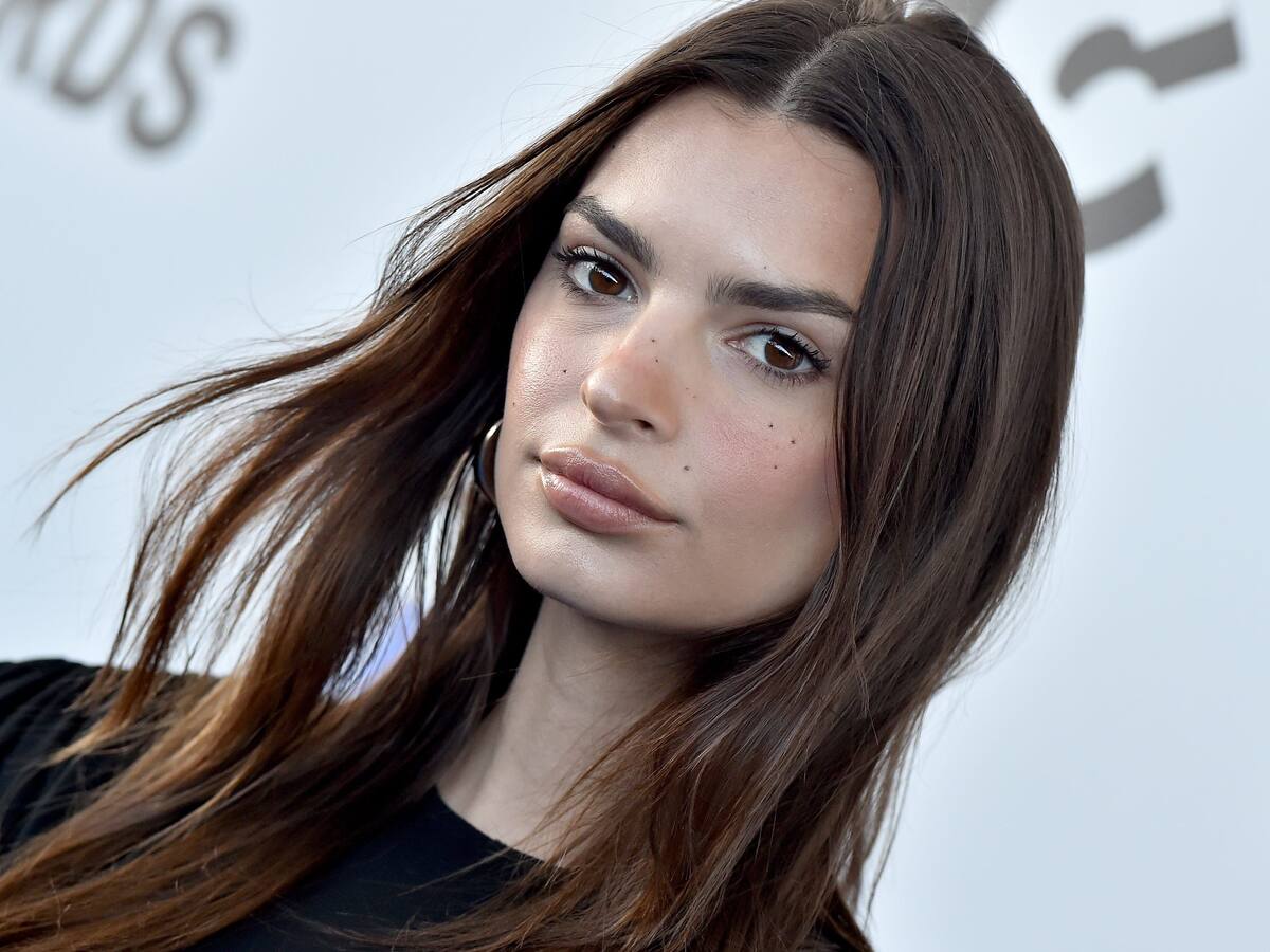 Emily Ratajkowski lució su avanzado embarazo con fotografías al desnudo