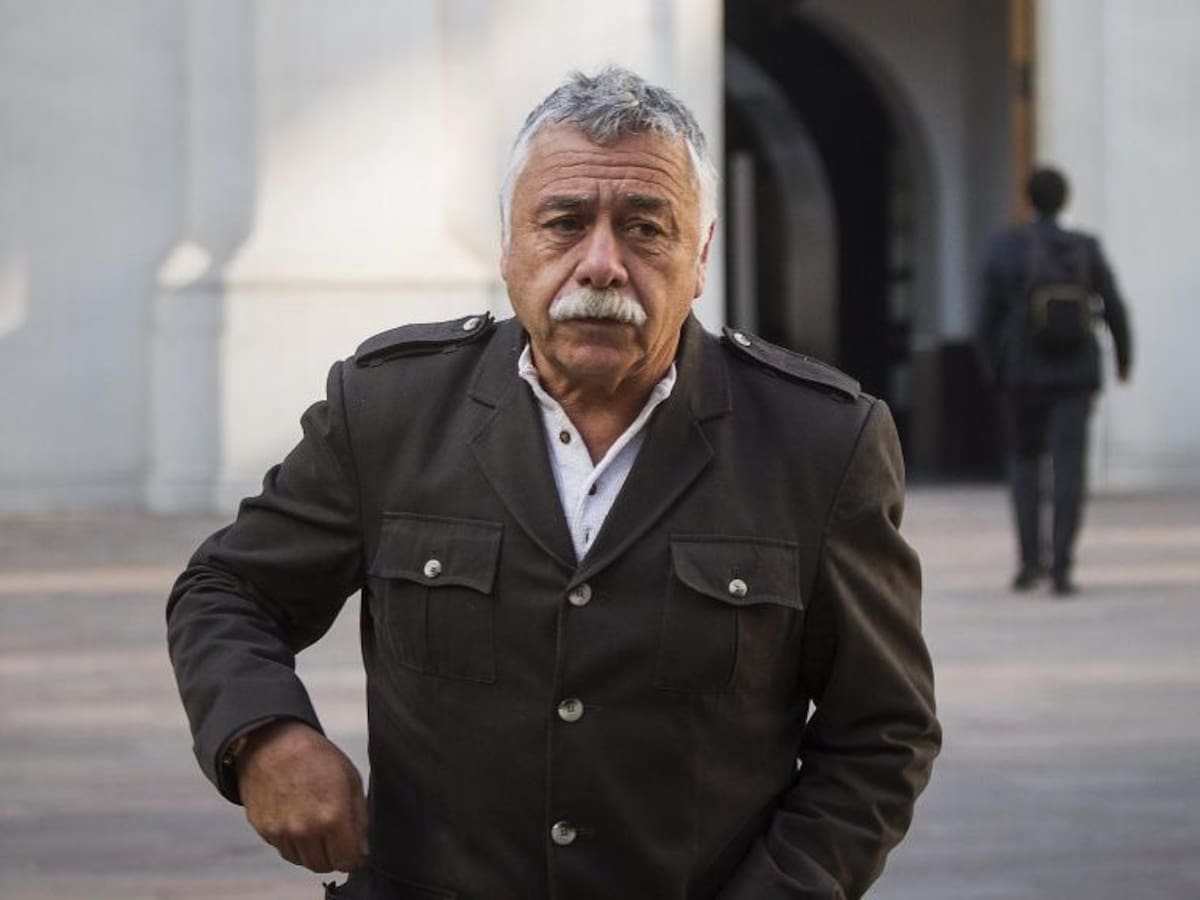 Carlos Caszely: “Todo el mundo dice ‘la comunista Jeannette Jara’, pero no dice ‘el fascista Kast’”