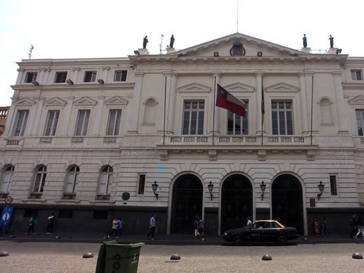 Municipalidad de Santiago sufre millonario robo por desconocidos